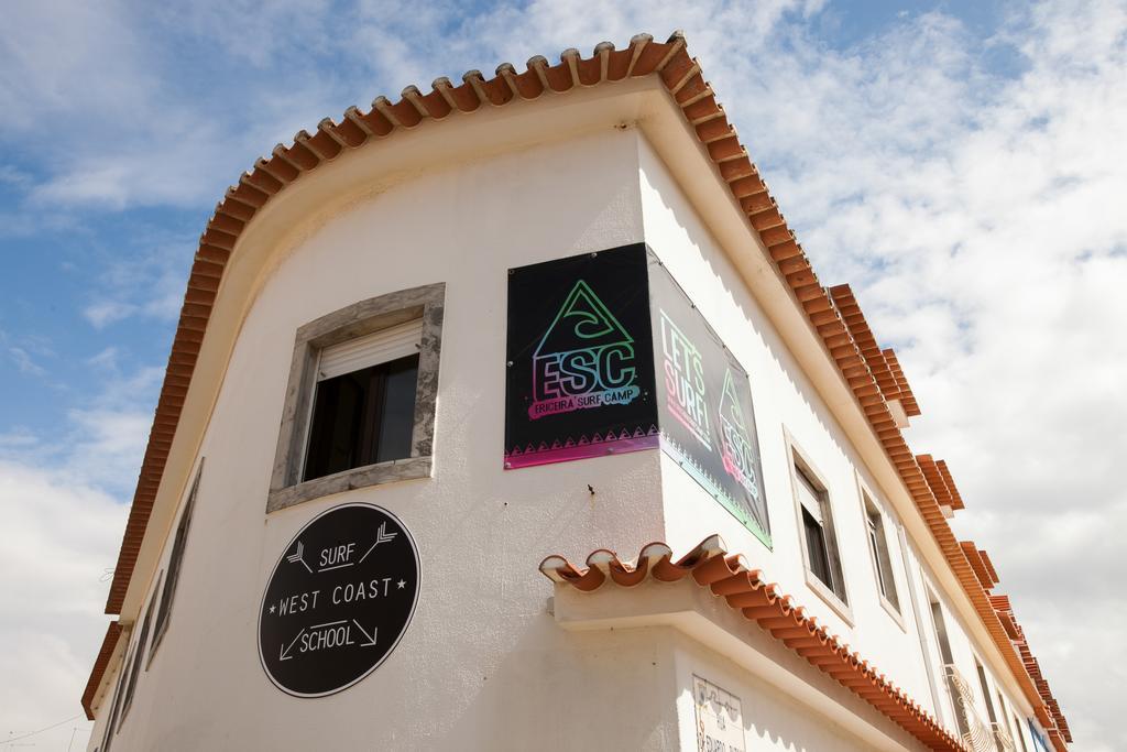 Хостел Ericeira Surf Camp Екстер'єр фото